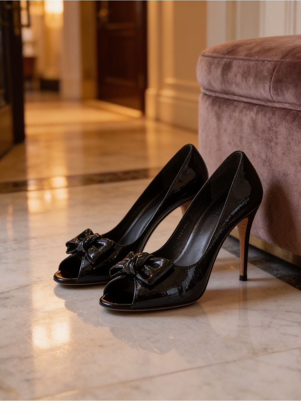 Stuart Weitzman Bowden Black Patent Bow Peep Toe Heels Size 10M